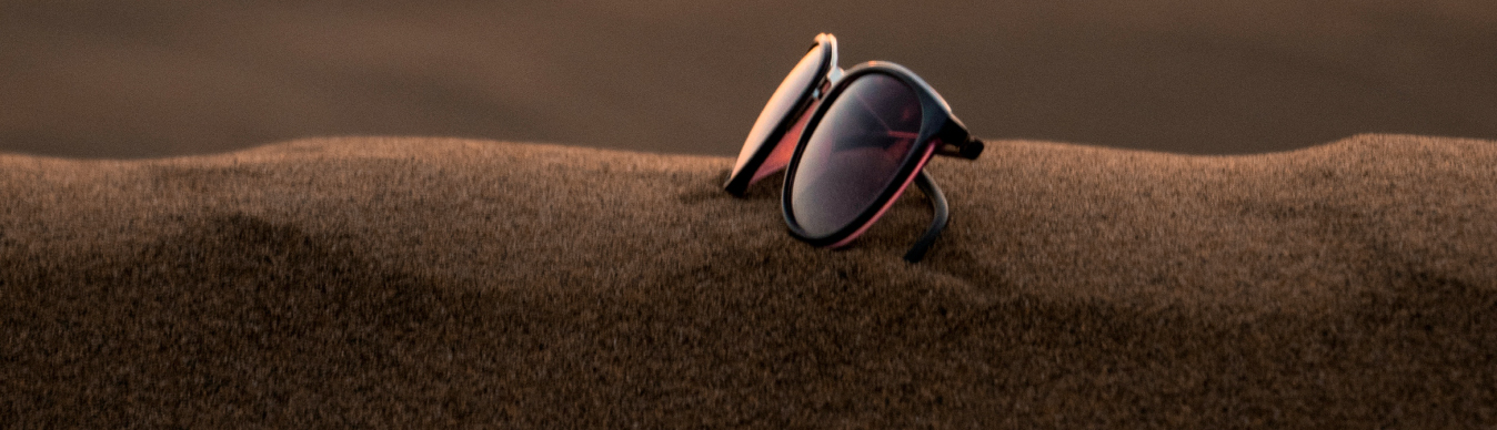 lunettes de soleil dans le desert